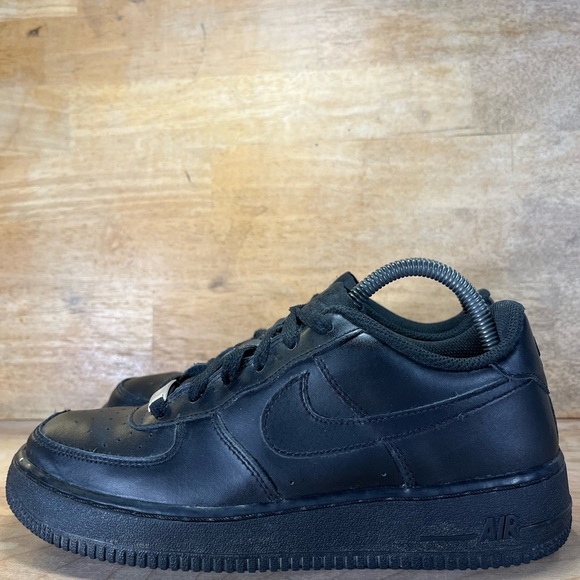 Nike Air Force 1 One Low Womens Size 8.5 (7Y) Shoes Sneakers Triple Black - Picture 4 of 10